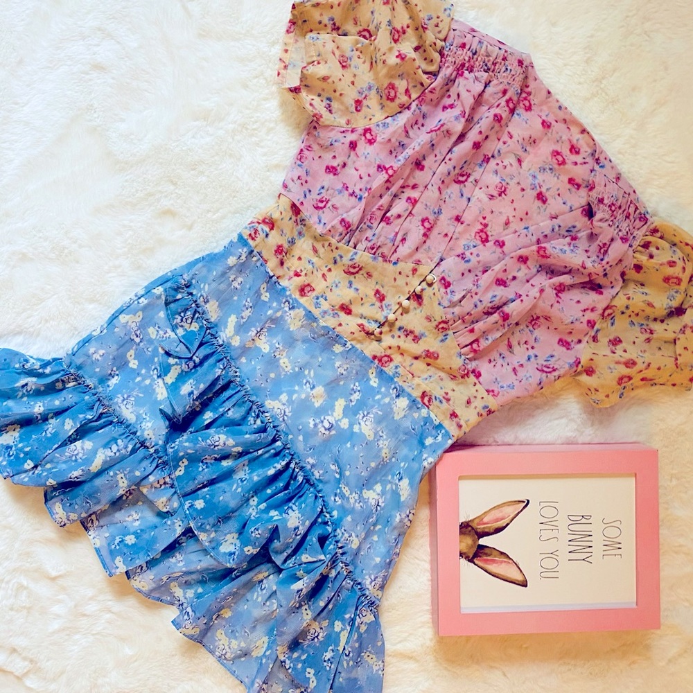 Floral color block dress in baby colors 💗💕💙💛🤍💝